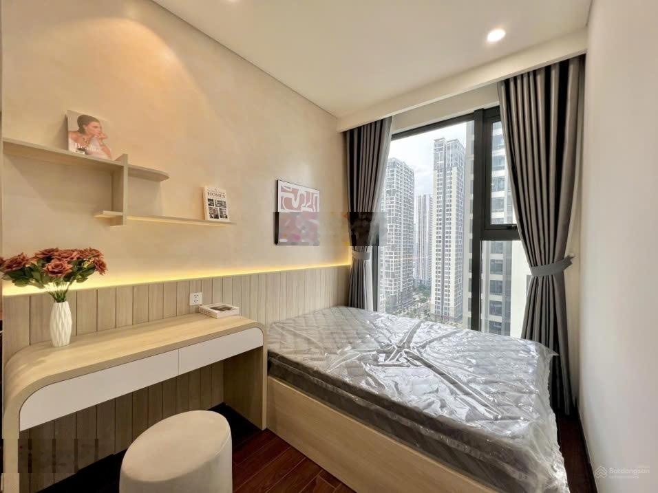 Bán căn 2 phòng ngủ diện tích 62.3m2 toà C Masteri West Heights full nội thất giá 6,3 tỷ (bao phí)