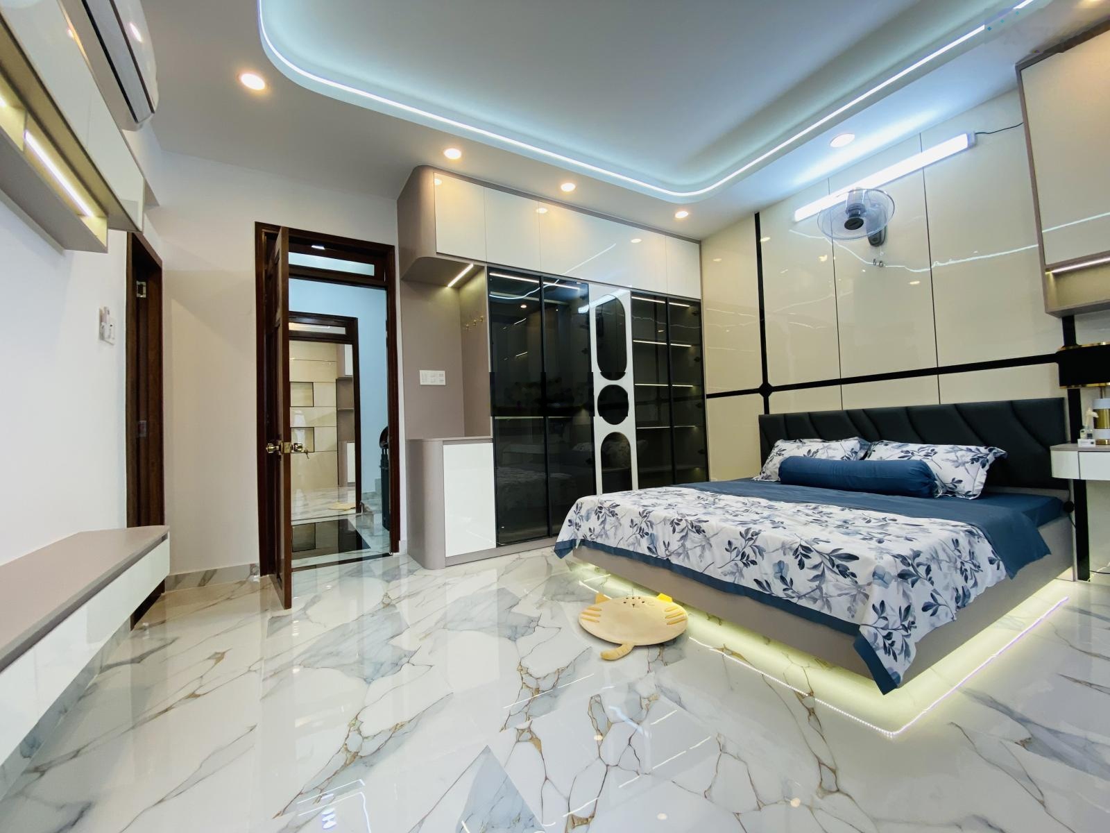 Nhà thang máy ngang 6m sát ga T3 Tân Bình