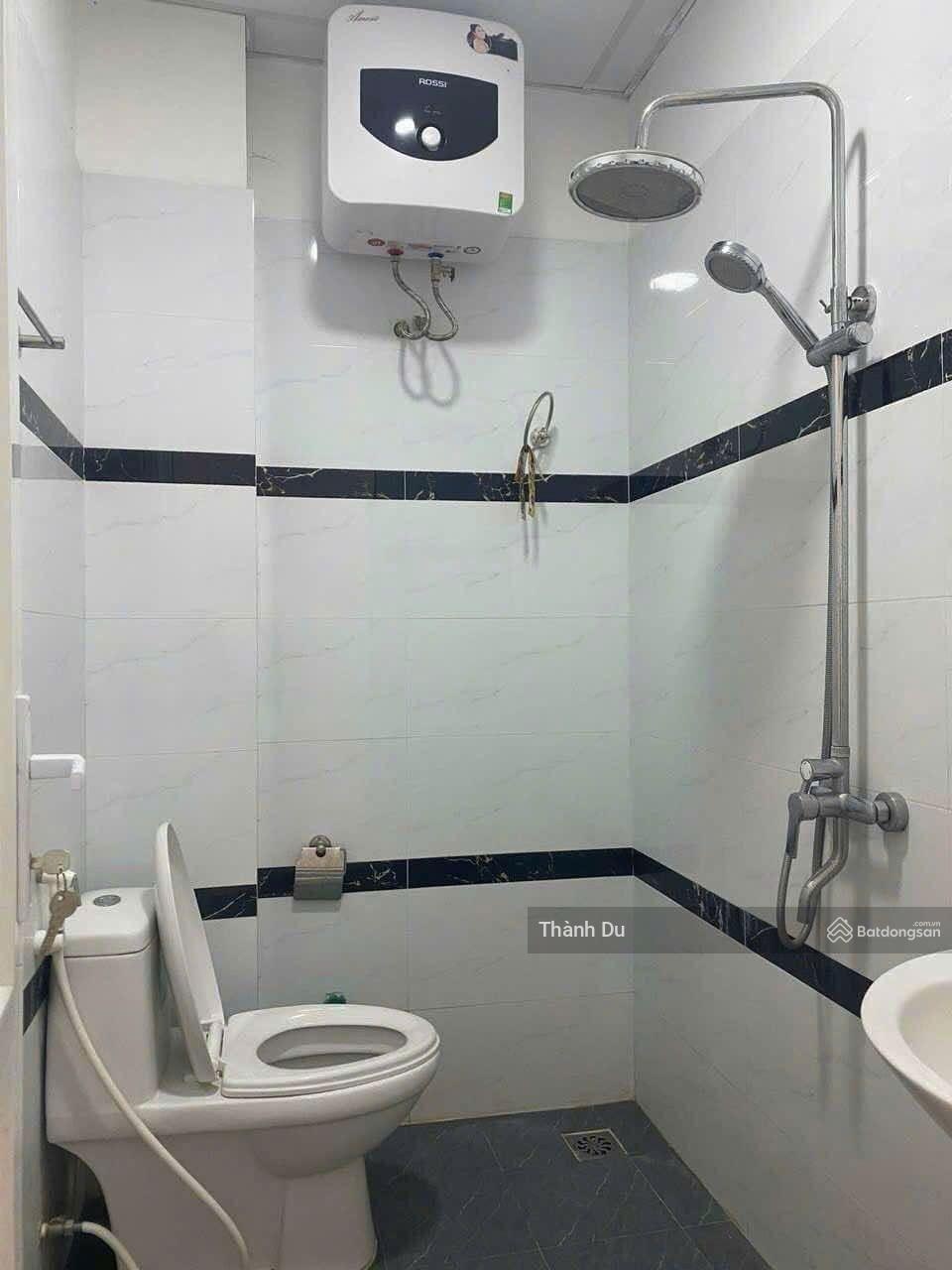 Cho thuê nhà nguyên căn 5 tầng 318 Ngọc Trì gần chợ Đồng Dinh, trường tiều học Thạch Bàn giá 8 tr