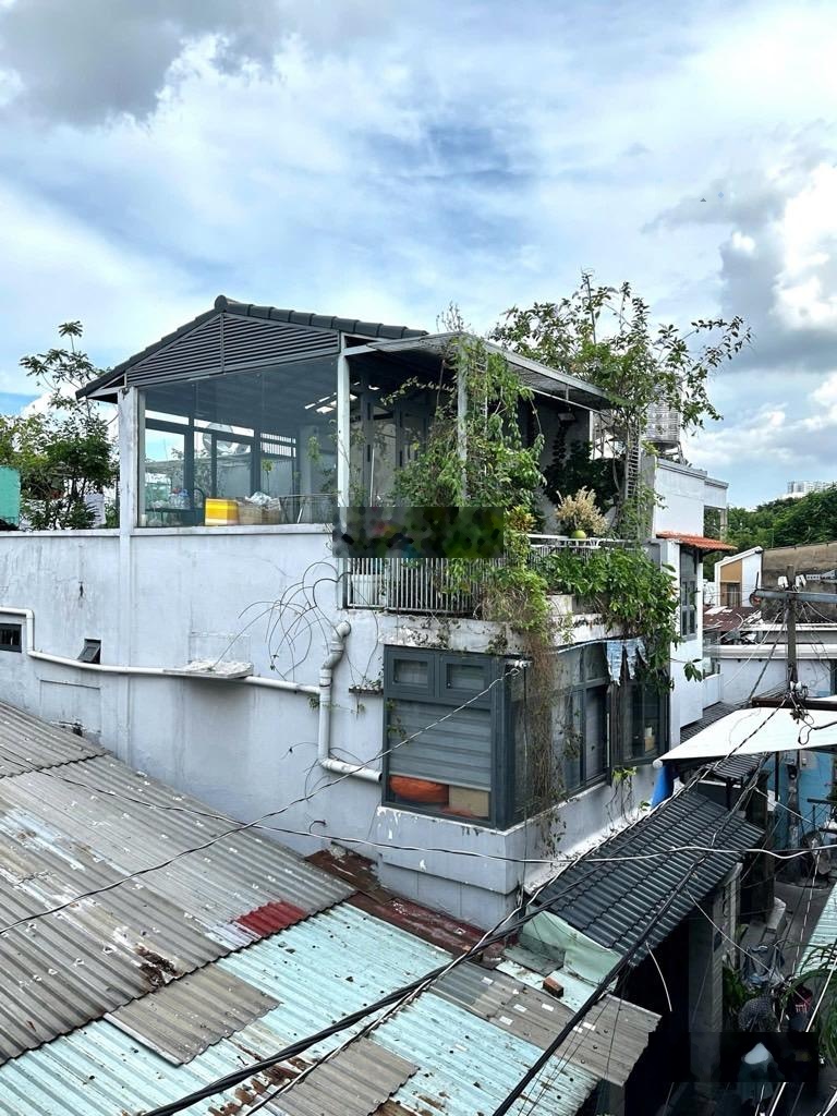 Quận 4 - gấp bán nhà ngang lớn gần 5m gần mt, vuông vức, nhà thiết kế đẹp, sân thượng cực chill