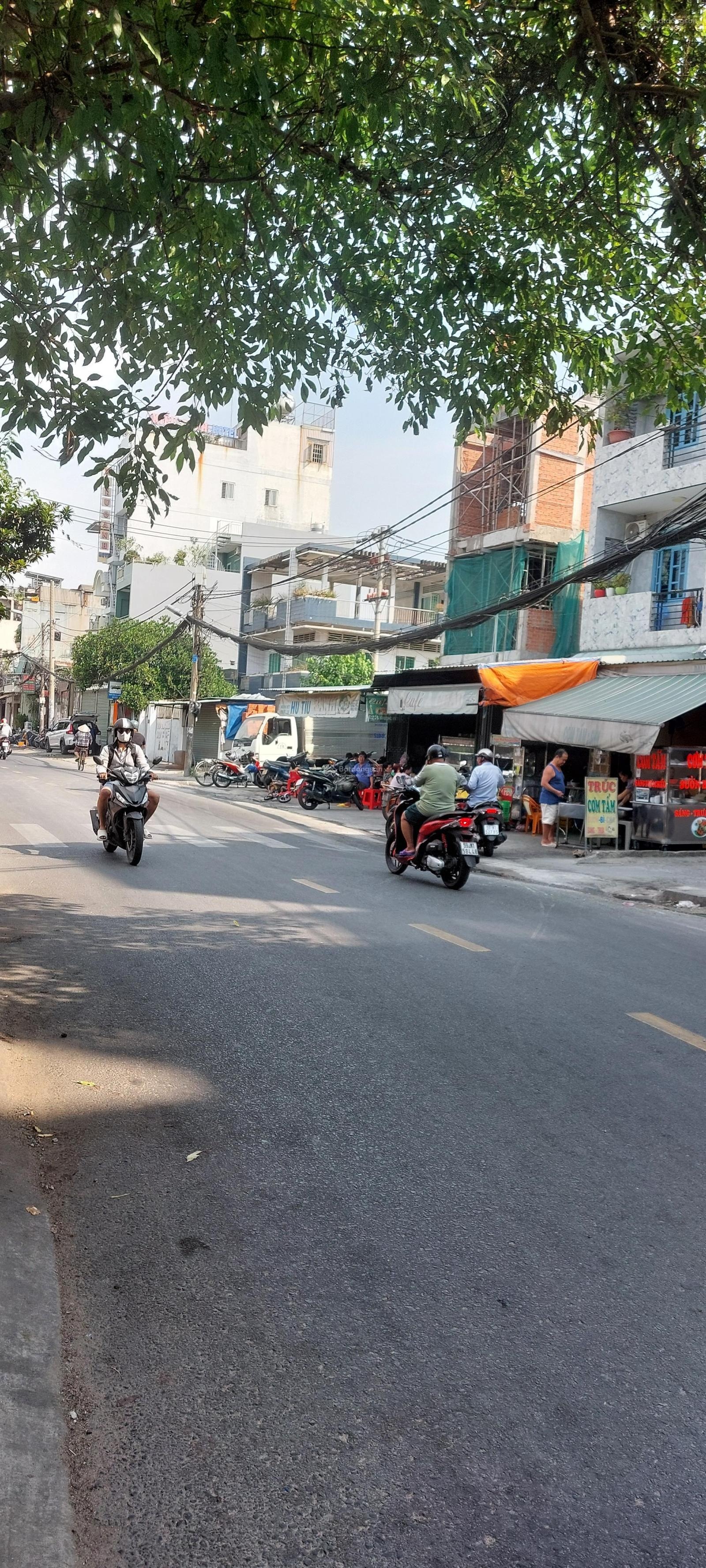 Bán gấp nhà chính chủ MTKD Khuông Việt ngay Hòa Bình, đối diện Cổng Đầm Sen.