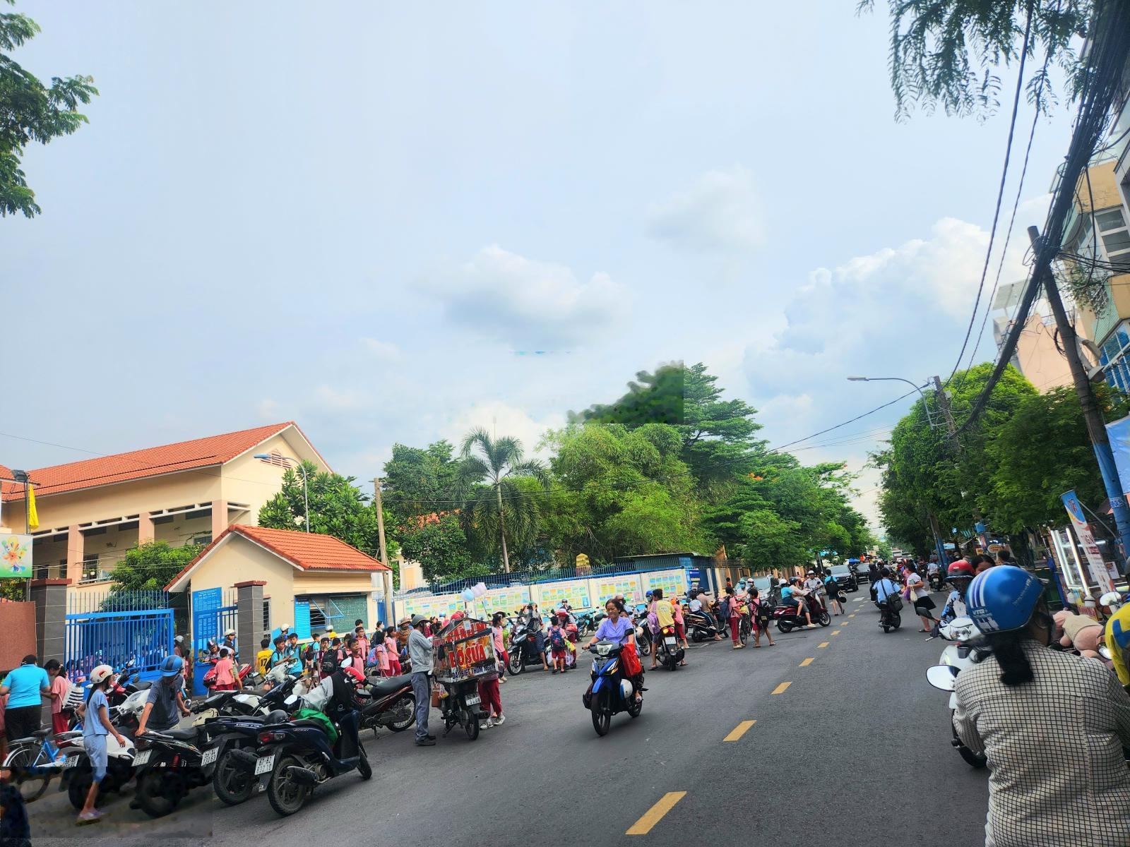 (4x21) mặt tiền đường số 3, nhánh Đỗ Xuân Hợp, P. Phước Bình