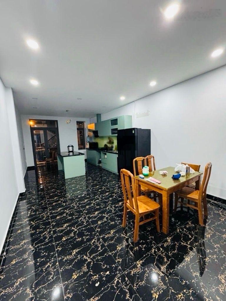 Bán nhà 4 Tầng mới ở ngay MT đường khu Tên Lửa DT 80m2