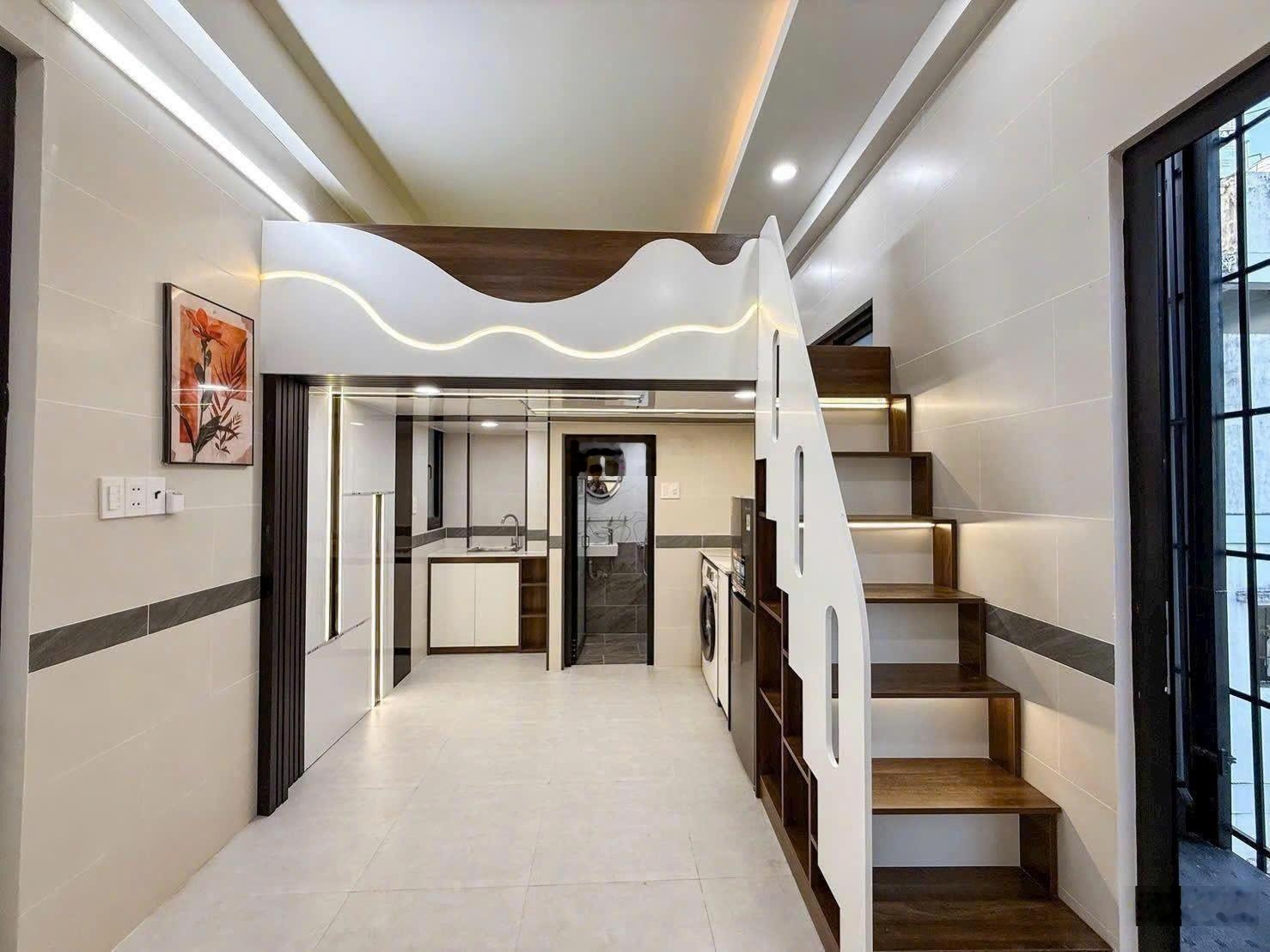 Xuất cảnh bán gấp - Bán nhà Duy Tân 90m² 5 tầng - 18.5 tỷ