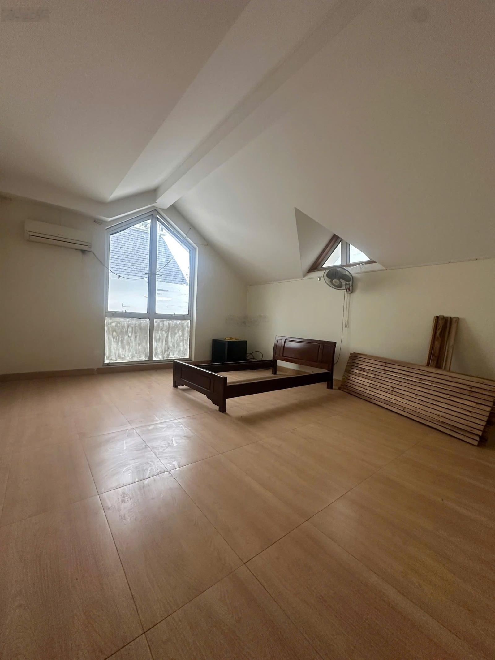 Quá hiếm, Bán Biệt thự mặt phố Thọ Tháp, vỉa hè, kinh doanh, văn phòng, ở Vip, gara, thang máy