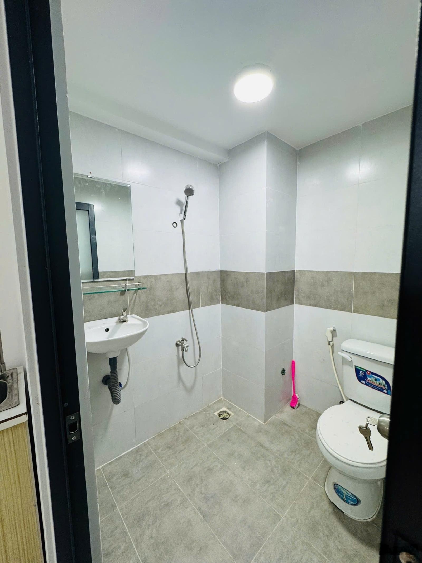 Mặt tiền kd thoáng, 4 tầng, cách phạm văn đồng 300m, cách đh công nghiệp 200m, 3.8x18m, 12.4 tỷ tl