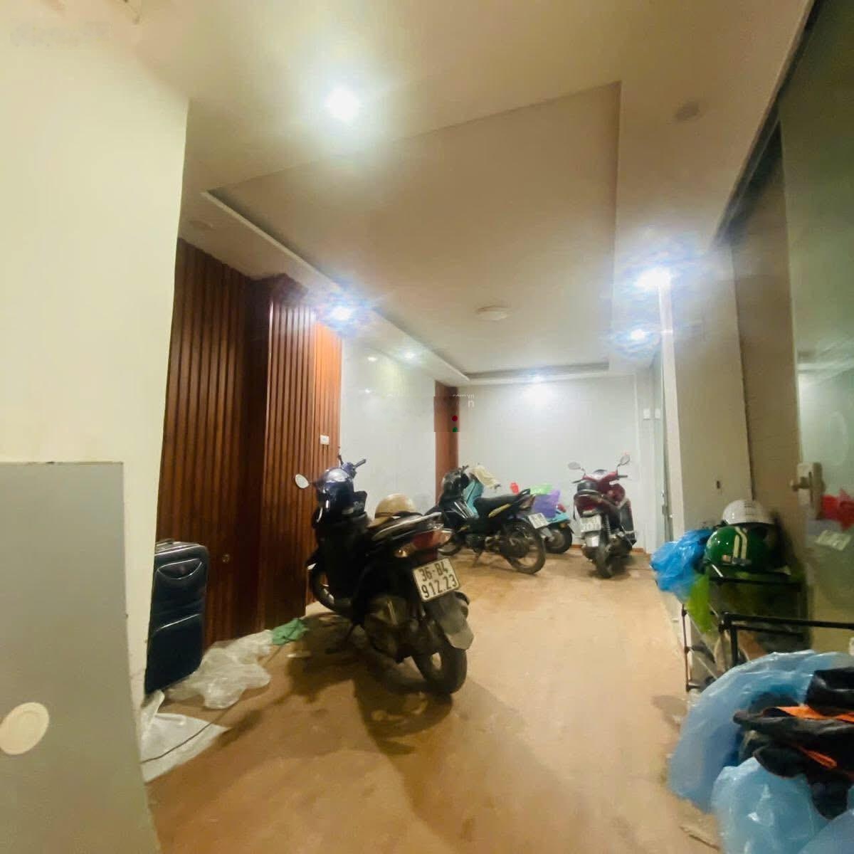 Bán NR 5PN, 5WC, 45m2, 7,3 tỷ tại Lĩnh Nam, Hoàng Mai, Hà Nội, hàng hot!