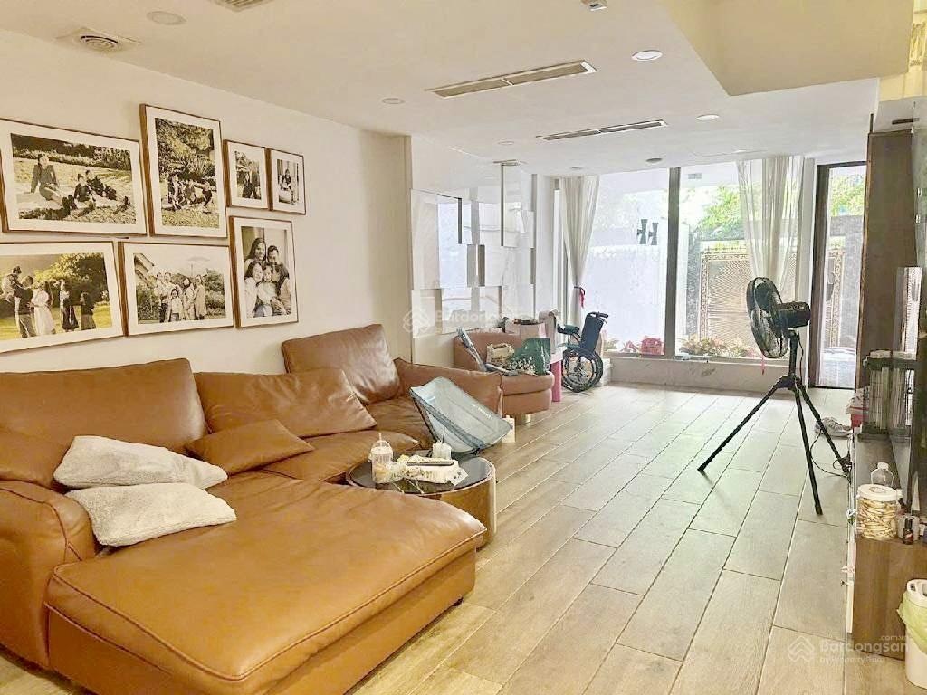 Hàng hiếm ngang 8x20 7 tầng - MT An Dương Vương Quận 5 - Vuông đẹp 21 phòng chính chủ lâu năm