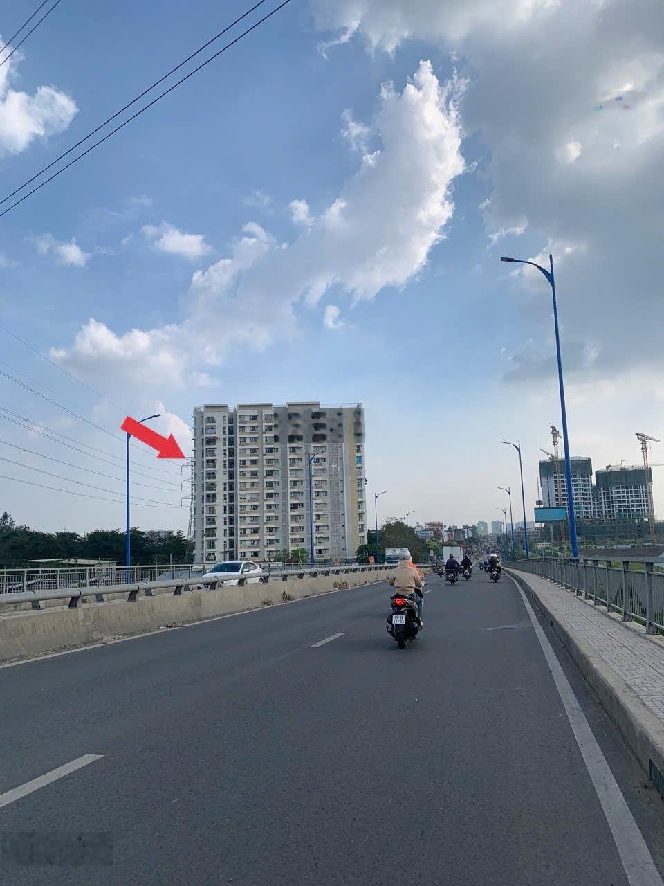 Bán căn hộ 2PN 2WC, có ban công. Ngay trục đường Đỗ Xuân Hợp, Q9