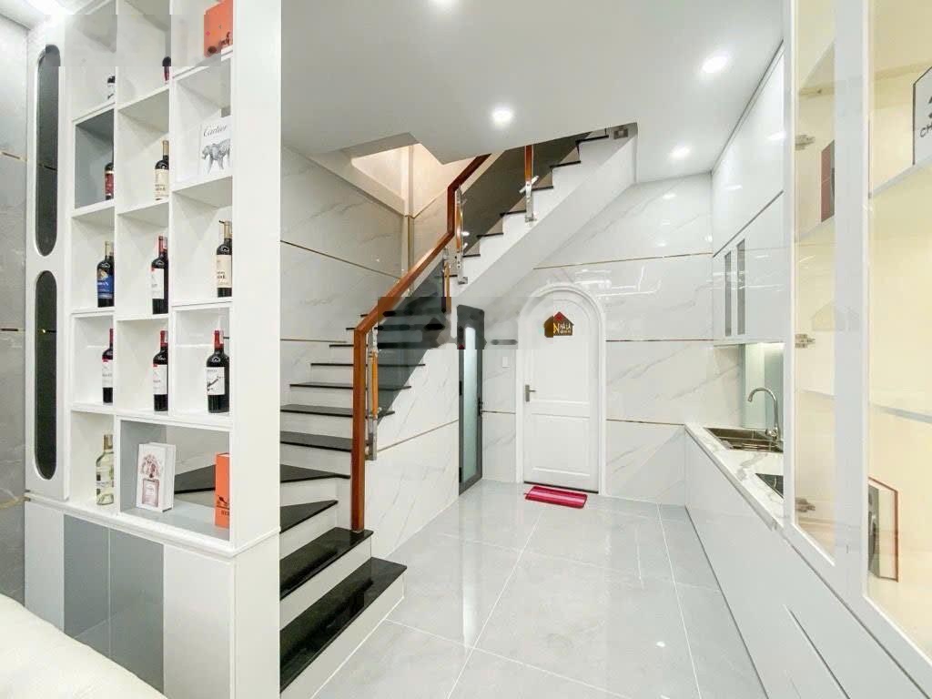 Bán nhà mới đầy đủ nội thất đường Ông Ích Khiêm phường 13 quận 11