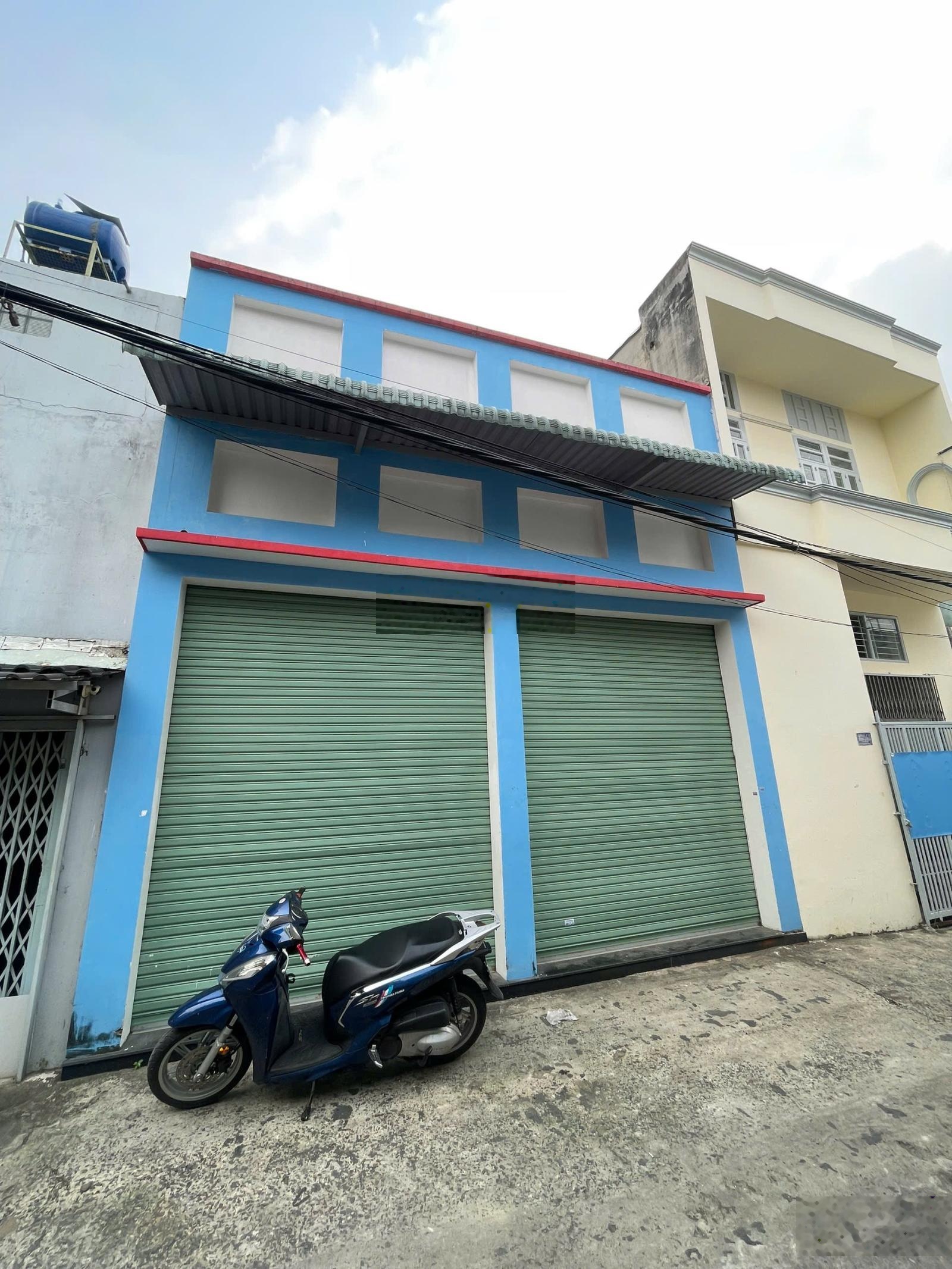 BÁN ĐẤT TẶNG NH.À XƯỞNG- TÂN HÒA ĐÔNG GIÁP Q6 , Tân Phú NGANG 6M , XIN 2 tháng công chứng ok