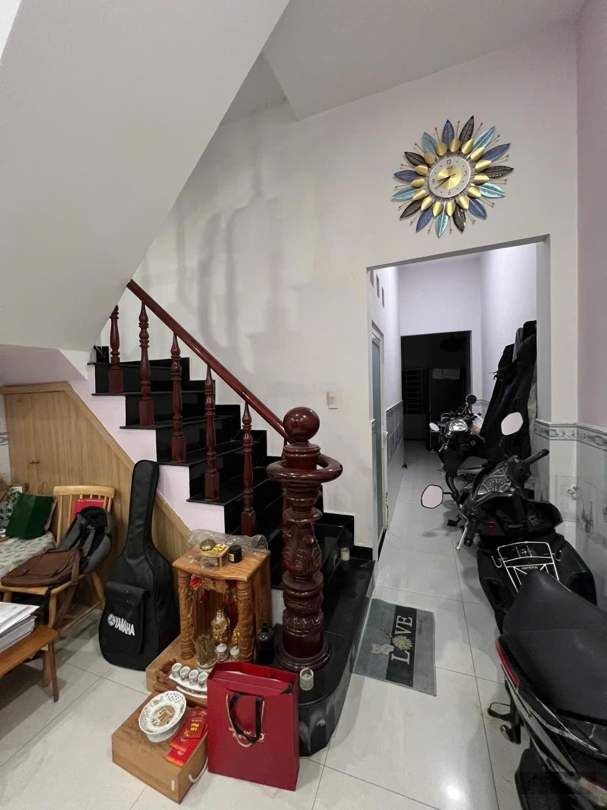 028 nhà 2 tầng đúc ht13 gần chợ hiệp thành ô tô tới nhà