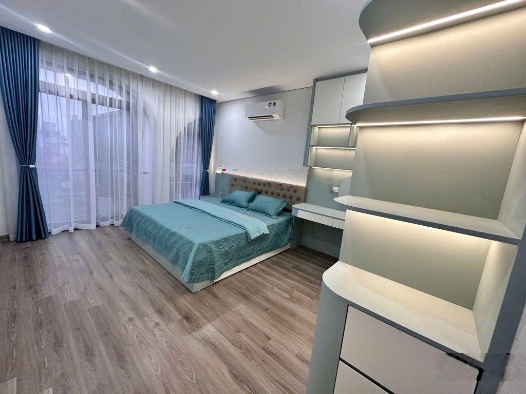 Bán nhà phố Cổ Linh Ô Tô DT30m2 mt4m nhà 5 tầng giá 6.8 tỷ