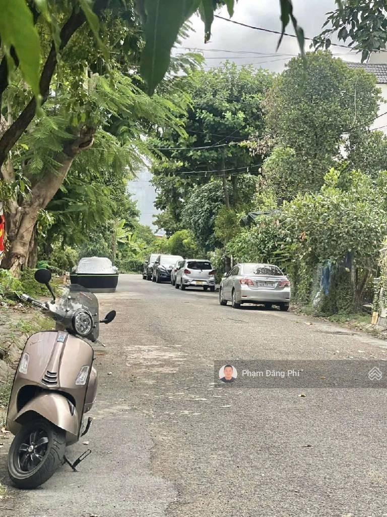 Biệt thự 2 lầu - ngang khủng 12m x 17m- đường nhựa 12m ( có lề ) - 4pn lớn - 5wc - gara ôtô .