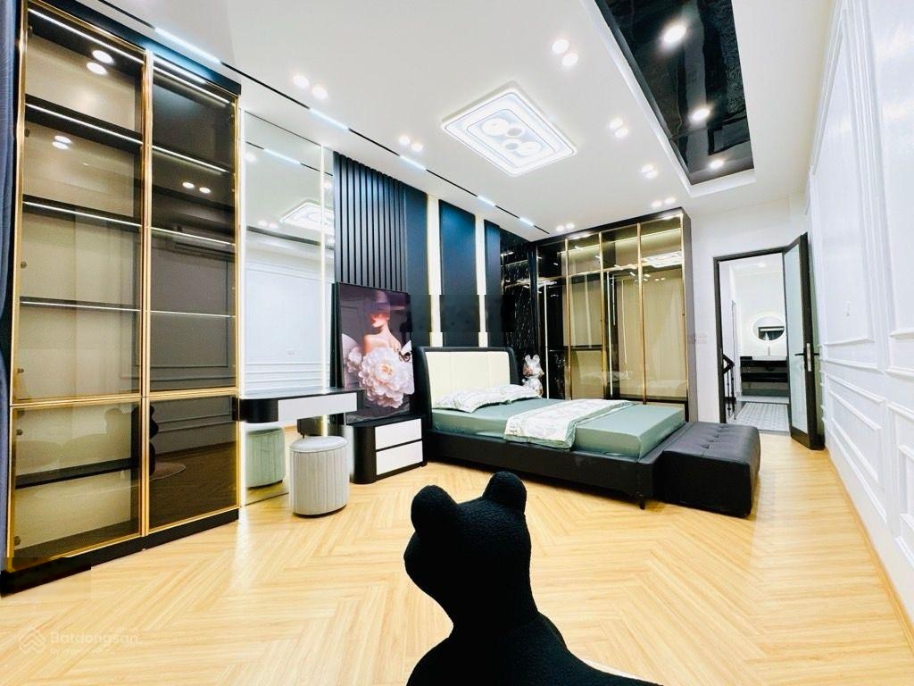 Ngõ thông kinh doanh vp - thang máy -full nội thất thiết kế - siêu hiếm khu vực trần duy hưng