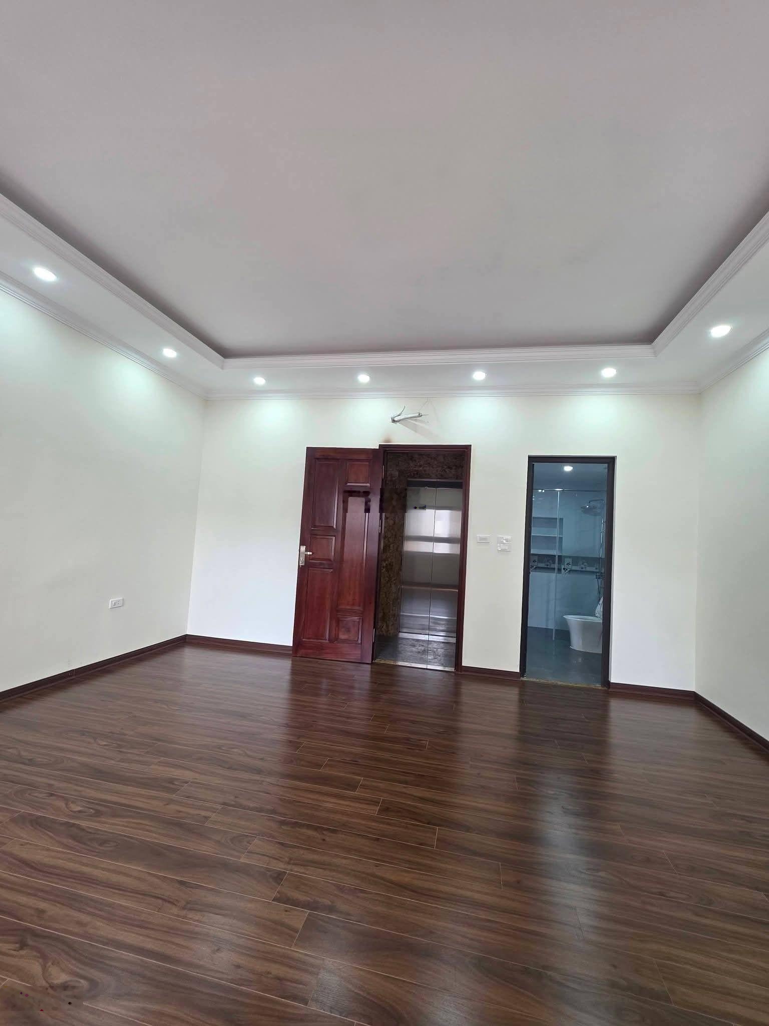 Nhà mới Phạm Văn Đồng - lô góc - ô tô vào nhà - 7 tầng thang máy - thông sàn kinh doanh - 18.8 tỷ