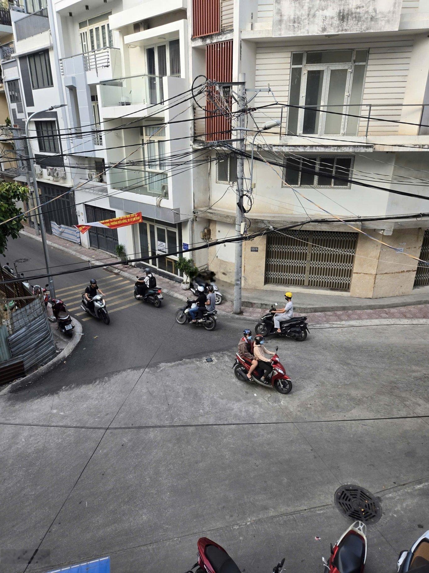 Xuất cảnh bán gấp Bán nhà Thành Thái 80m² 6 tầng 23.5 tỷ