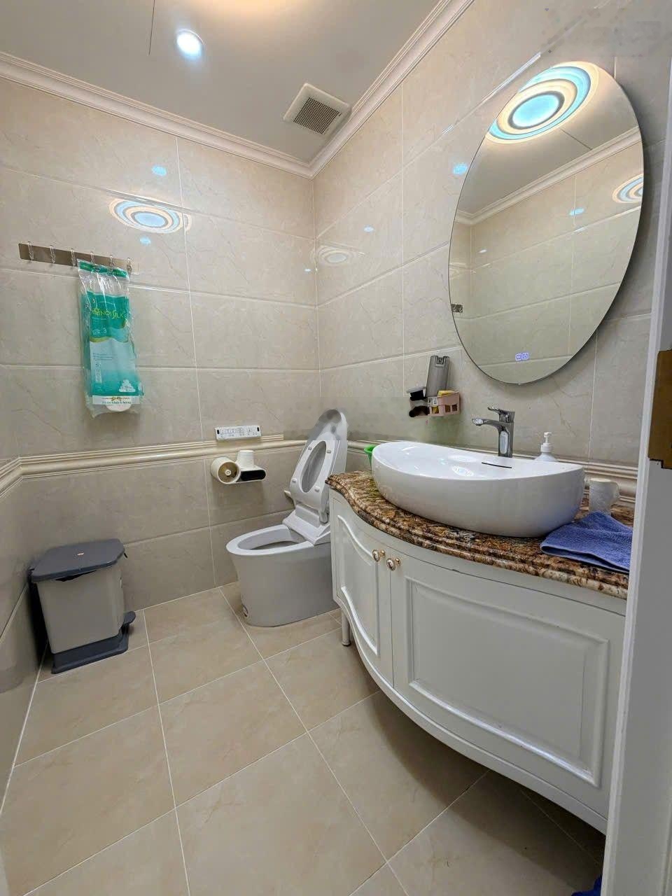 Bán Nhà Hồ Tây 80m2 6 tầng mặt tiền 6,3m giá bán 30.9 tỷ ( có thương lượng )