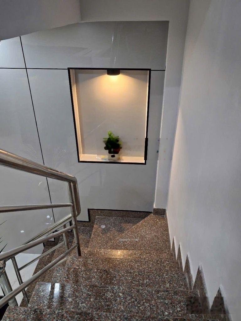 Bán nhà 3 tầng Bình Tân giáp Tân Phú 5 phòng ngủ