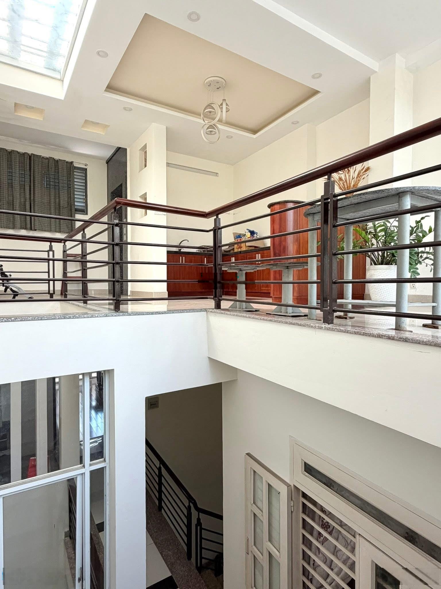 Nhà chính chủ xây dựng tâm huyết - trung tâm phú nhuận, gần sân bay - hẻm xe tải - 135m2