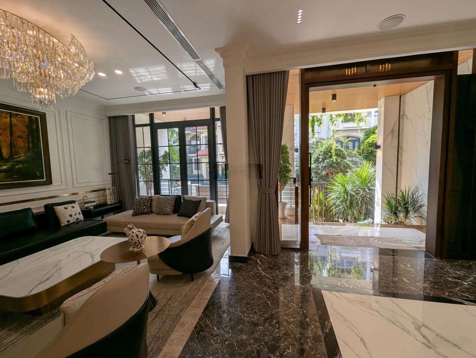 Nhà đẹp có sân rộng 5,6x21m đường Đồng Xoài 13 tỷ TL