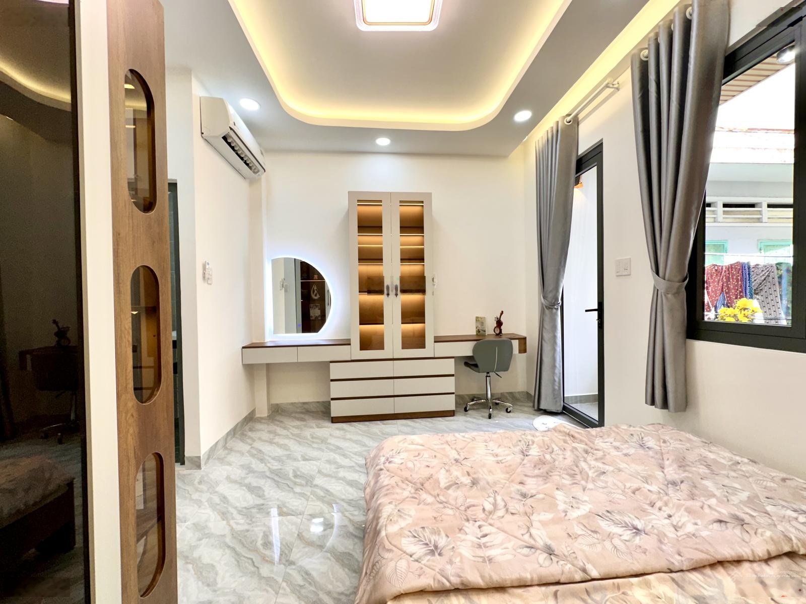 Nhà 3 tầng Kế Mặt tiền Hoàng Văn Thụ p9 Phú Nhuận DT 4x7,2m, 28m2 đất , trệt 2 lầu, 3 phòng ngủ