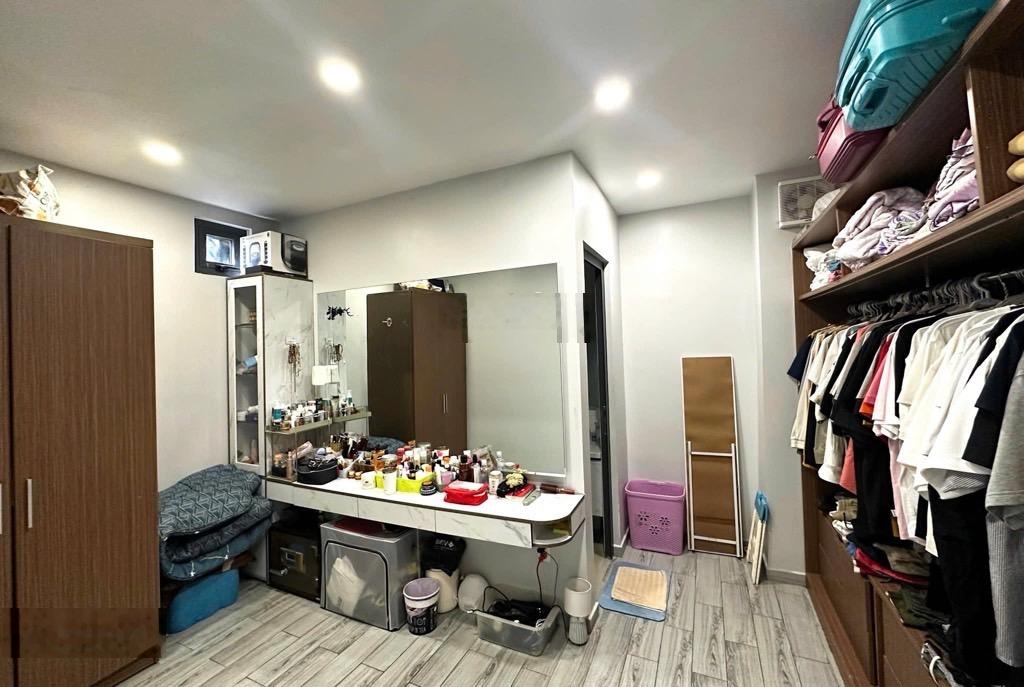 Ngộp bank! bán gấp nhà 3 tầng/ sân rộng- 4 pn/ hẻm 4m lê văn lương- ngay lottlemart, him lam- 60 m2