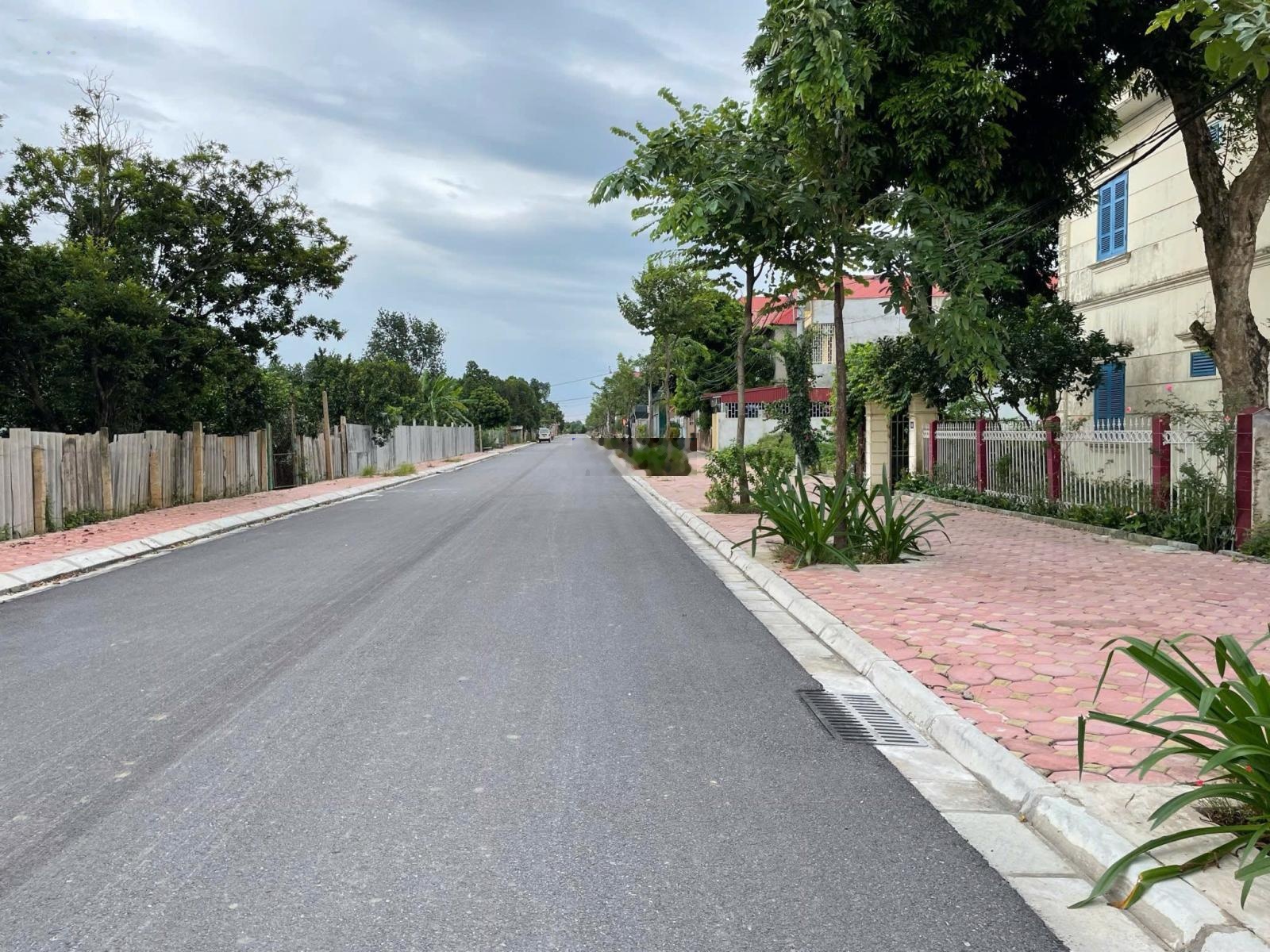 100m2 bìa làng MT 5m đường rộng 15m vỉa hè 5m, giá cực tốt vị trí ở đẳng cấp Nam Hồng ĐA - HN