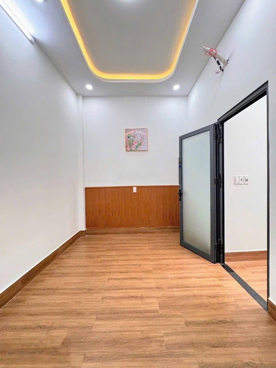 Hơn 5 tỷ siêu rẻ 61m2 x 2 tầng - vuông - hoàn công - cho thuê bèo 12tr/th - tương lai khu vip