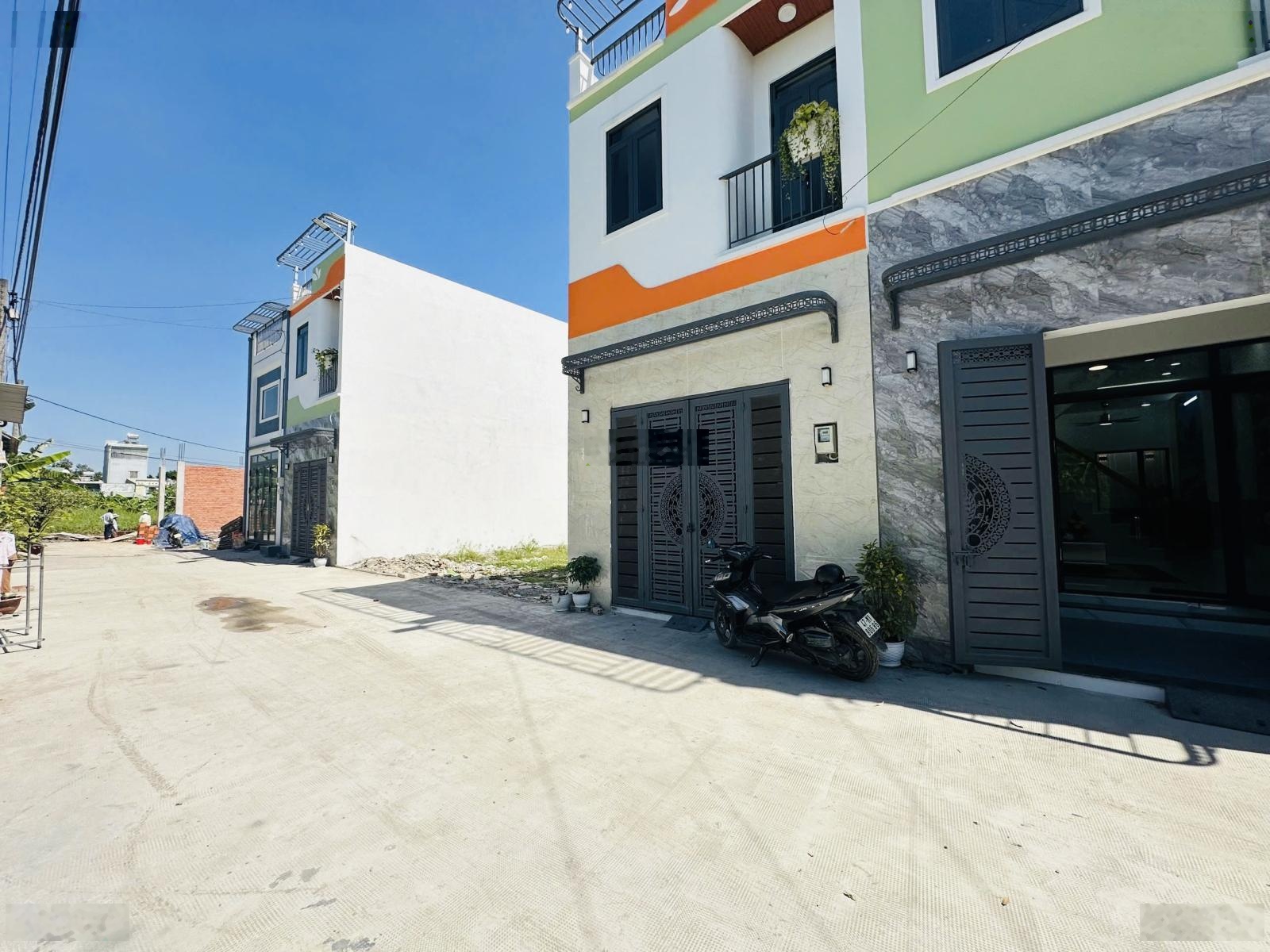 Nhà mới SHR 2 tầng 3PN3WC, đường 6m oto thông, gần cổng Số 2 TX52, 57m2 full thổ cư