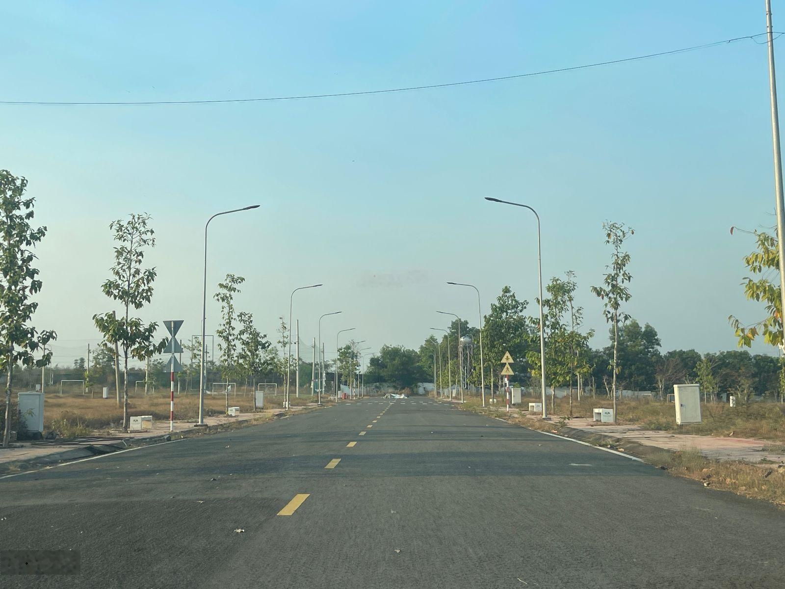 Cẫn bãn ngay lô đất số 505 đất nền lakeone city, bình long