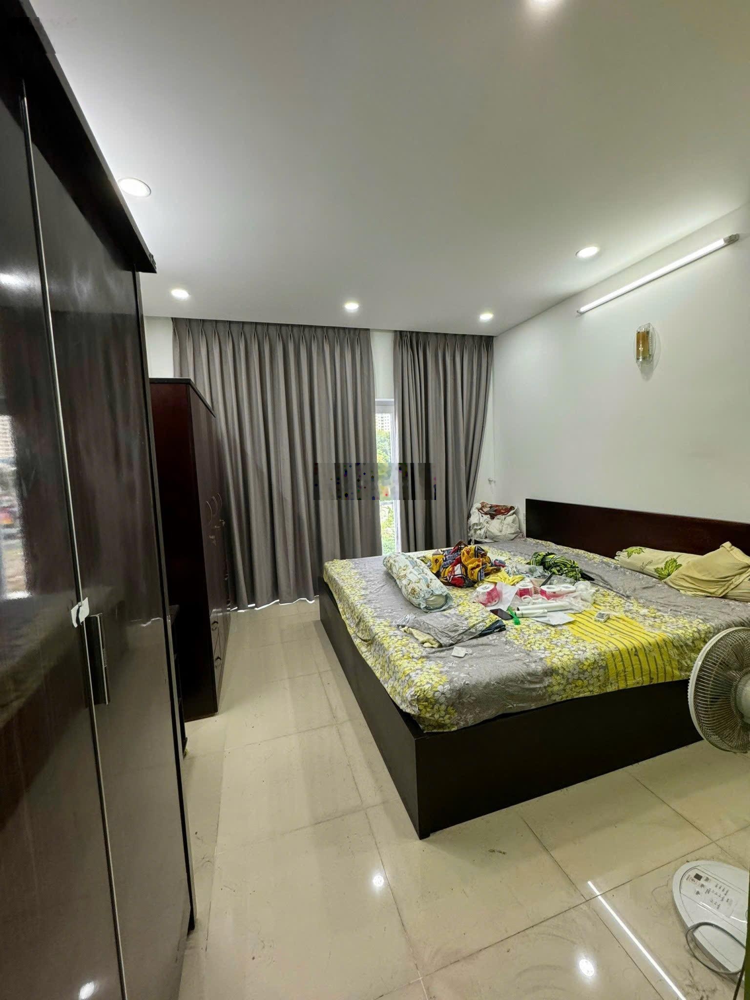 Bán nhà phố rất đẹp, DT 4x17m, 01 trệt 03 lầu giá chỉ 12.5 tỷ. LH 0904357135