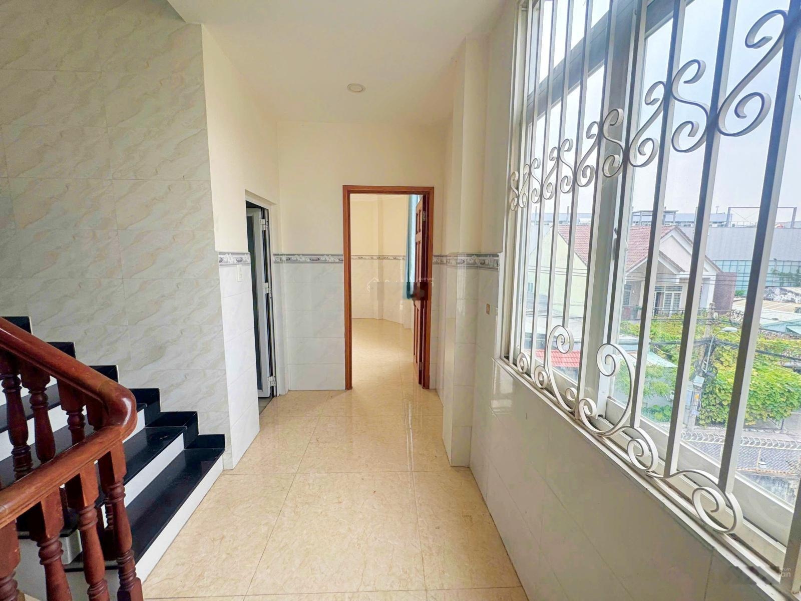 Bán nhà 4 tầng góc 2 mặt tiền đường Số 17 Phạm Văn Đồng, 200m tới Giga Mall, vị trí kinh doanh tốt