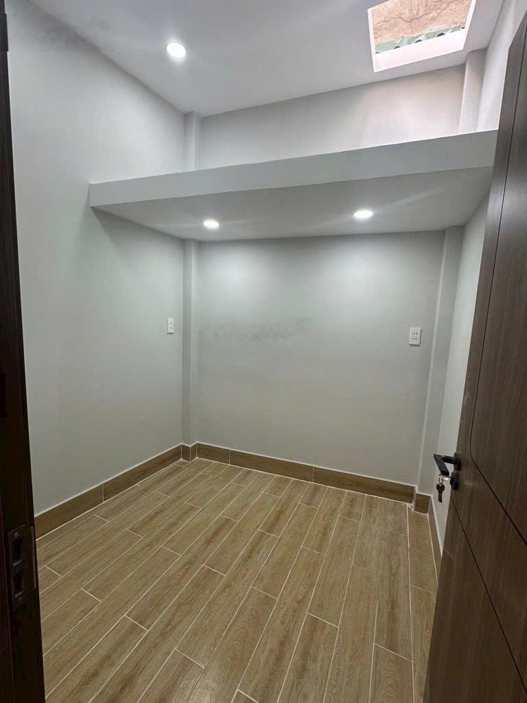 Cách Mạng Tháng Tám - 3tỷ1 -2 Tầng -2pn - ở ngay - sát Hẻm Xe Hơi Thông Quận 10, Sát Quận 1, Tân B