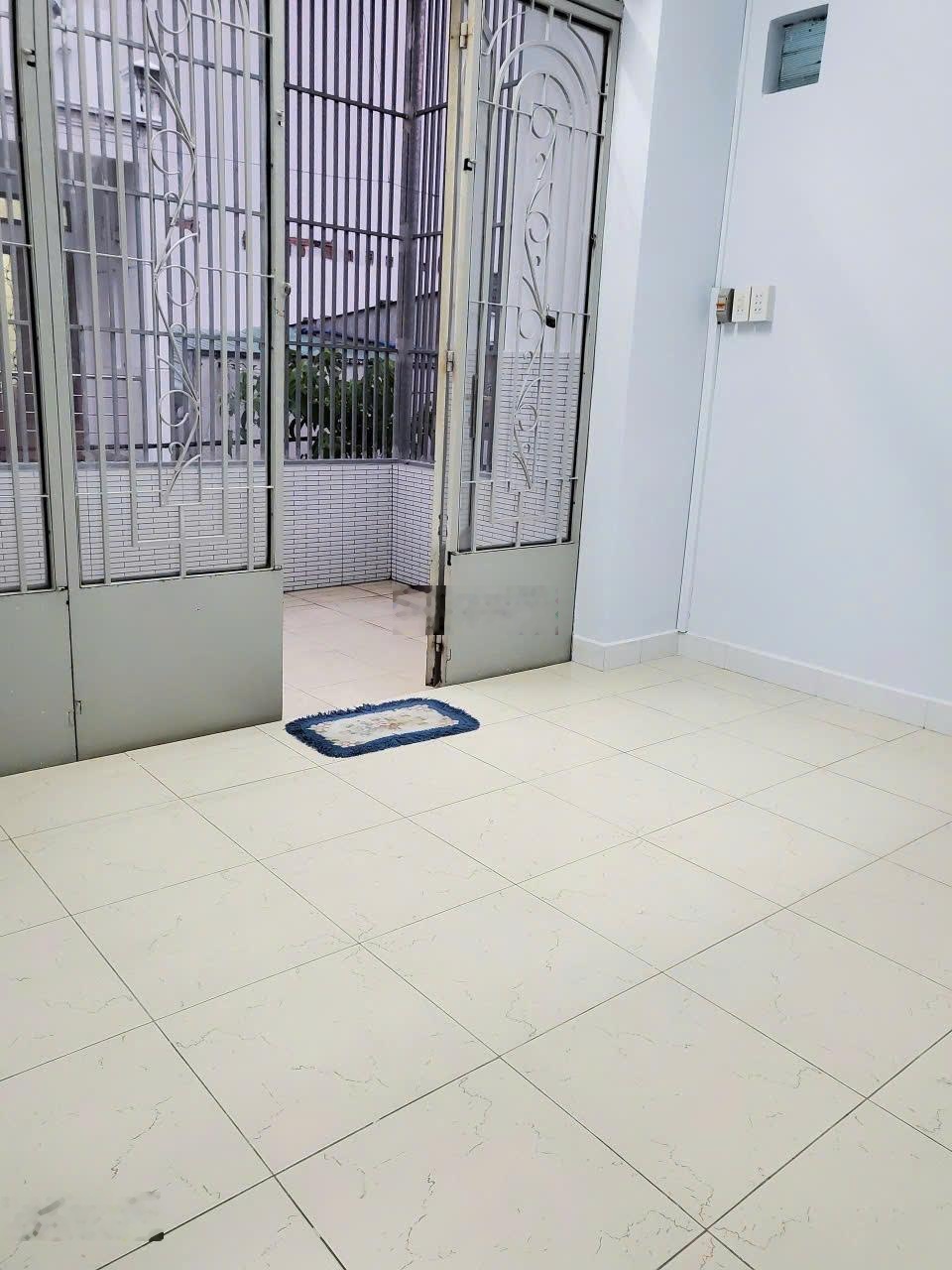 Cho thuê nhà đẹp nguyên căn Quận 7 - 3 phòng ngủ có máy lạnh sẵn gần chợ, trường học, bệnh viện,...