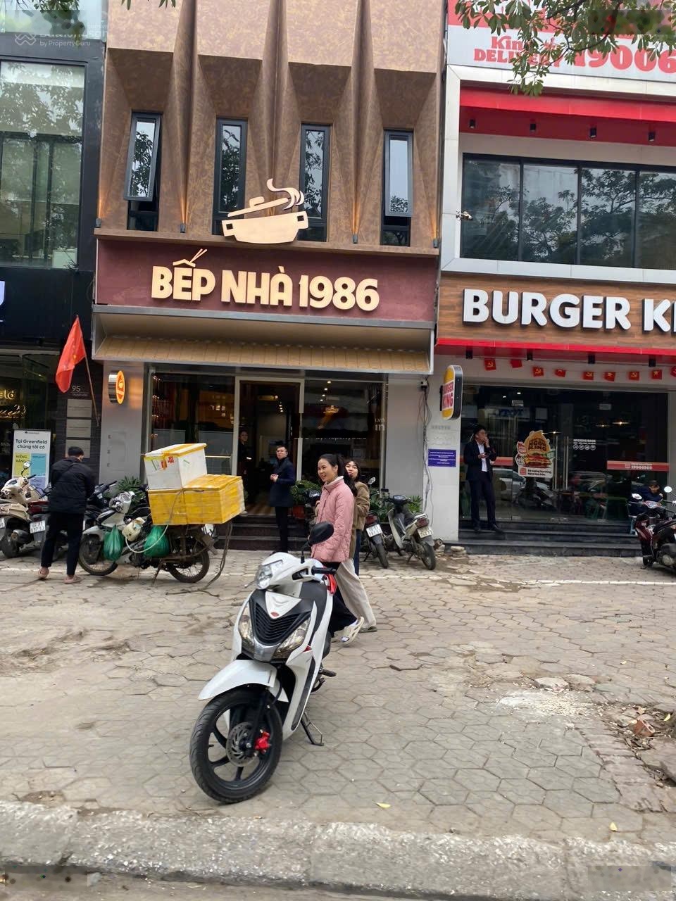 Cho thuê nhà mặt phố Trung Hoà,Diện tích: 150m2 x 4 tầng thông sàn, MT 6m, mọi mô hình