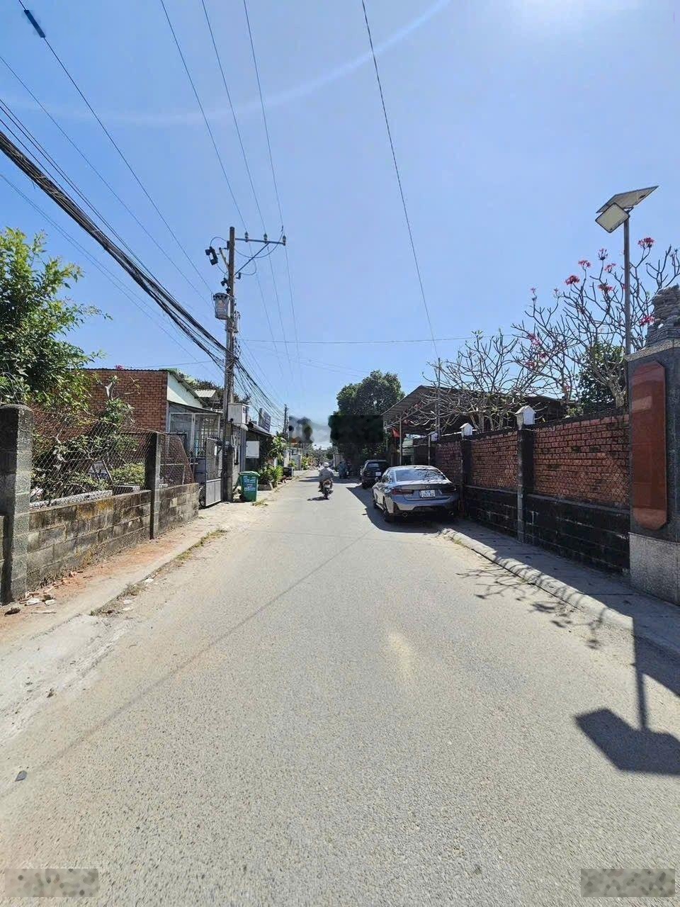 Bán nhà mặt tiền Đào Duy Từ, Đông Hoà , Dĩ An Dt 120m2 có 60m tc . Còn lên thổ cư thêm được Thiết k