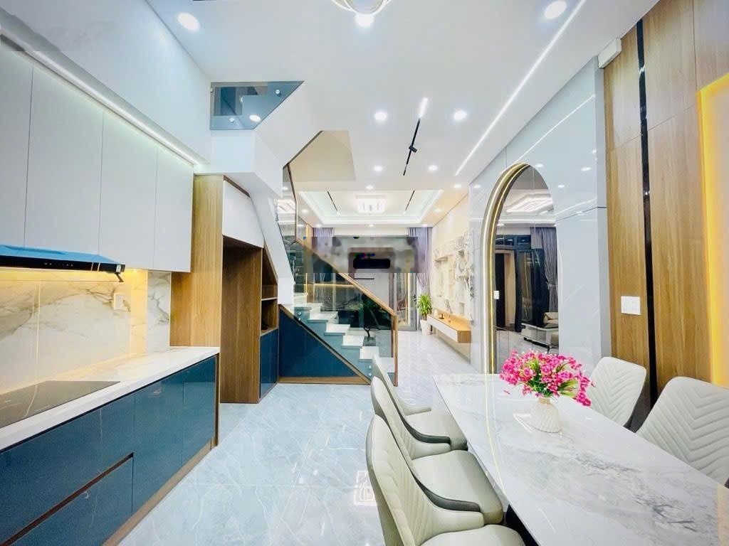 Bán nhà thạnh xuân 24, hẻm xe hơi thông, 3 tầng -nhỉnh 5 tỷ tl.