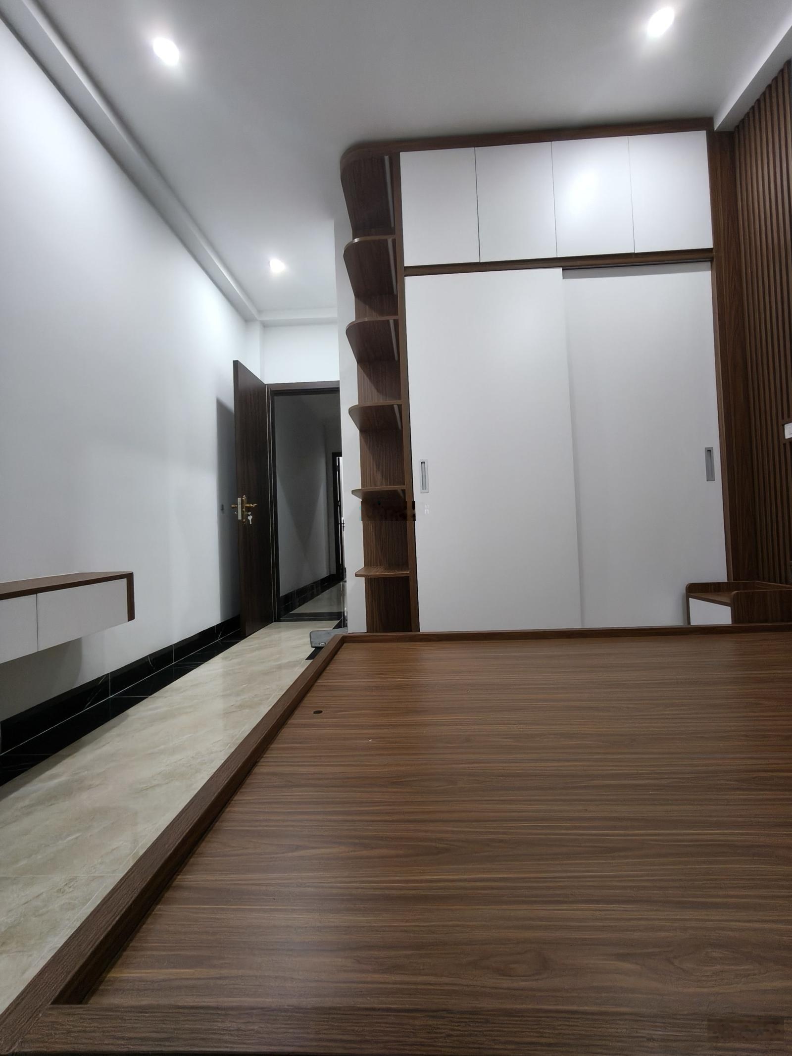 Nhà riêng 4PN, 5WC, 31m2, Võ Chí Công, Nghĩa Đô, Cầu Giấy, Hà Nội, giá siêu hời