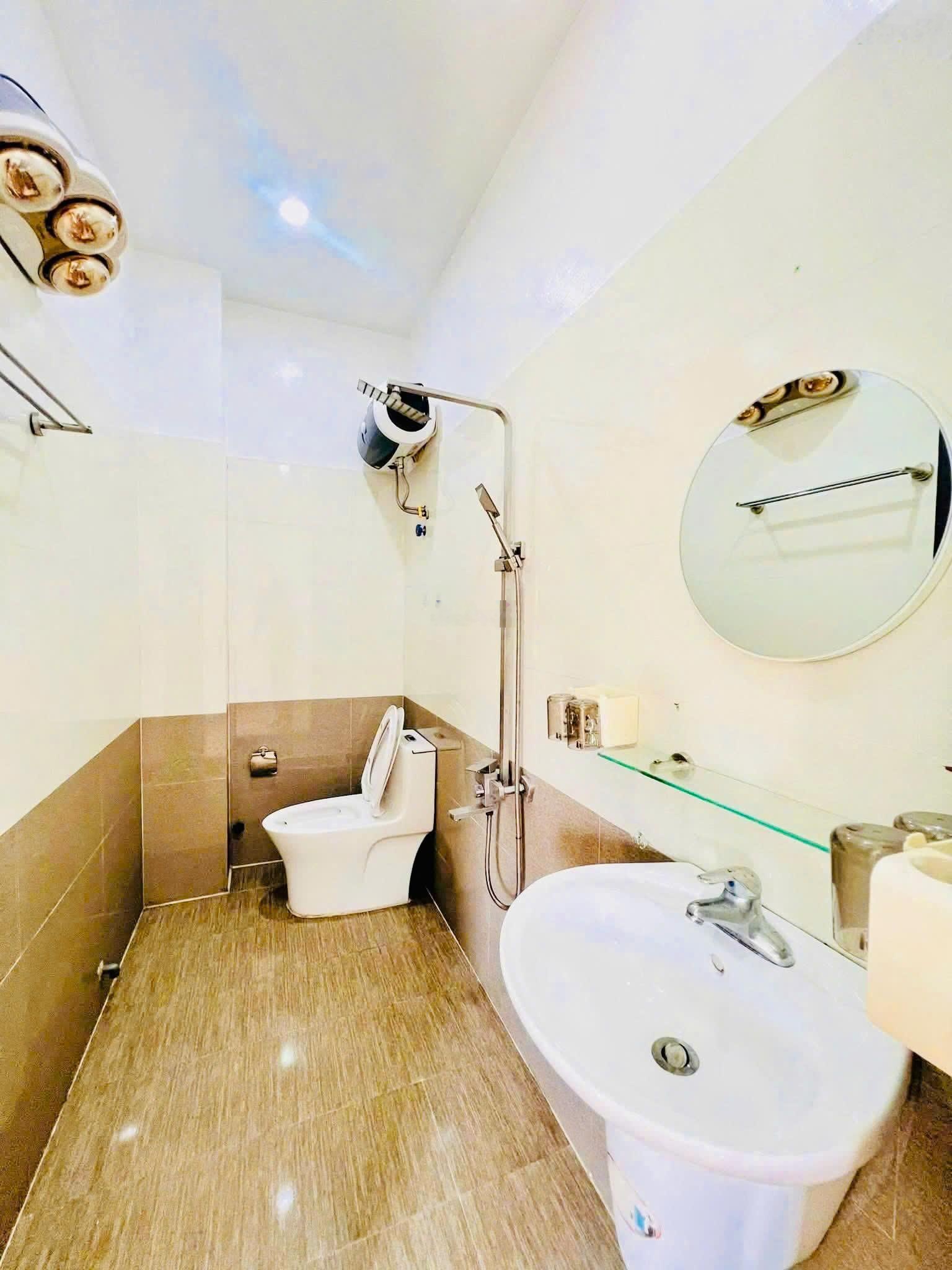 Bán nhà bình long, bhh a, bình tân, 5pn hxh, giá 3 tỷ xíu