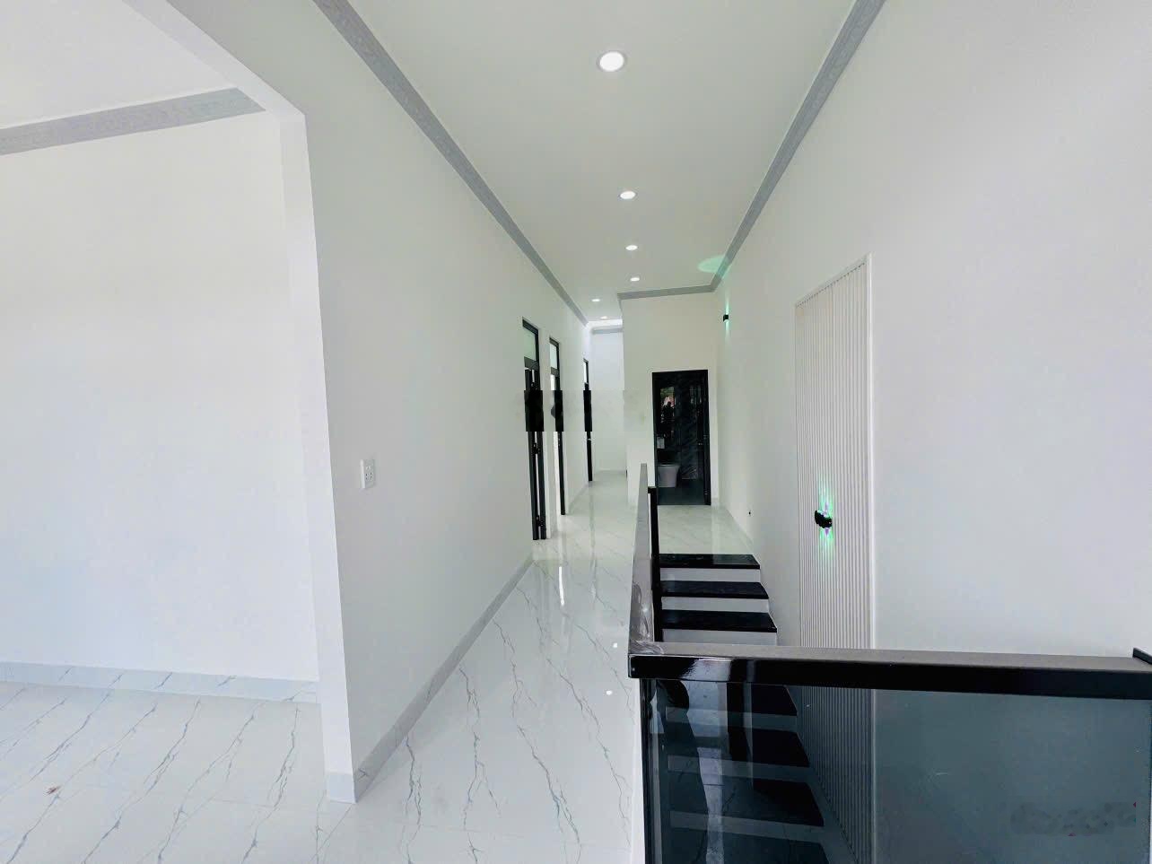 Bán nhà mới 2 tầng Suối Hiệp Diên Khánh, đường ô tô 8m, gần QL1A, nội thất vip, cách Nha trang 10ph