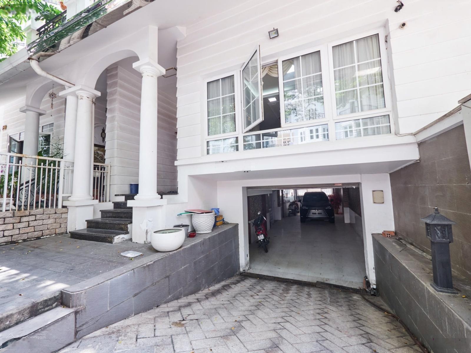 Bán villa mặt tiền khu biệt thự saigon pearl đường d8