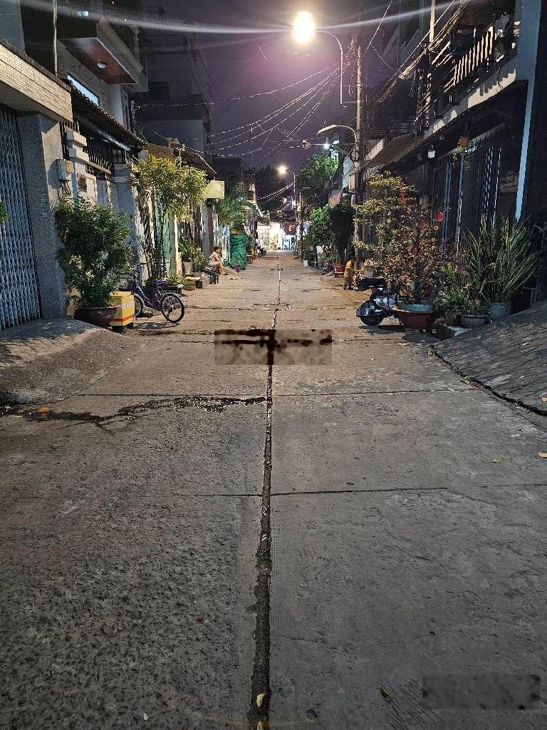 Bán gấp nhà đường Gò Xoài ngay Lê Văn Quới, Bình Tân, hẻm xe hơi, 2 tầng, 4x18 giá chỉ 6,3 tỷ