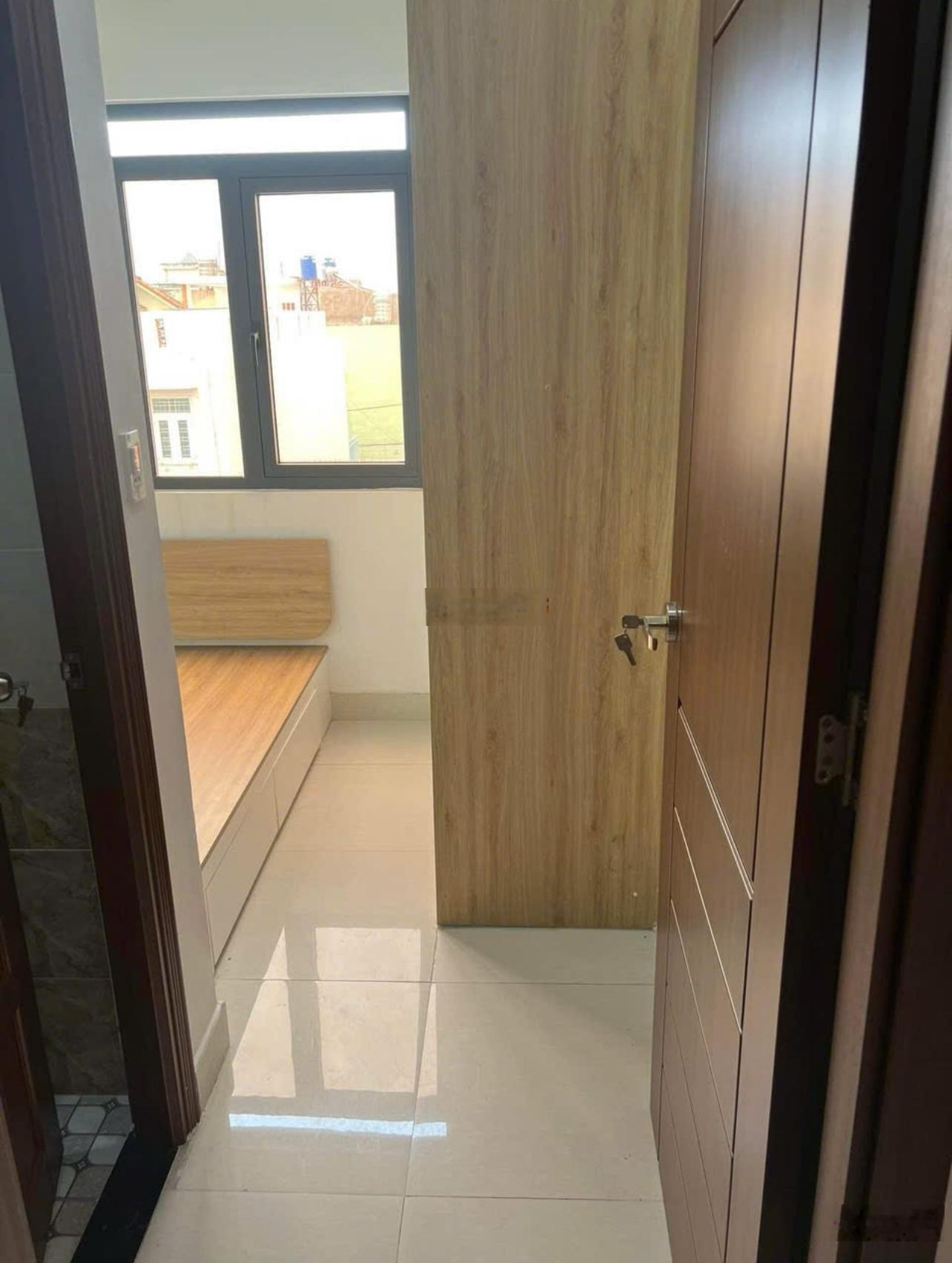 Nhà 1 trệt 2 lầu 2PN 1 sân thượng ở đường 49