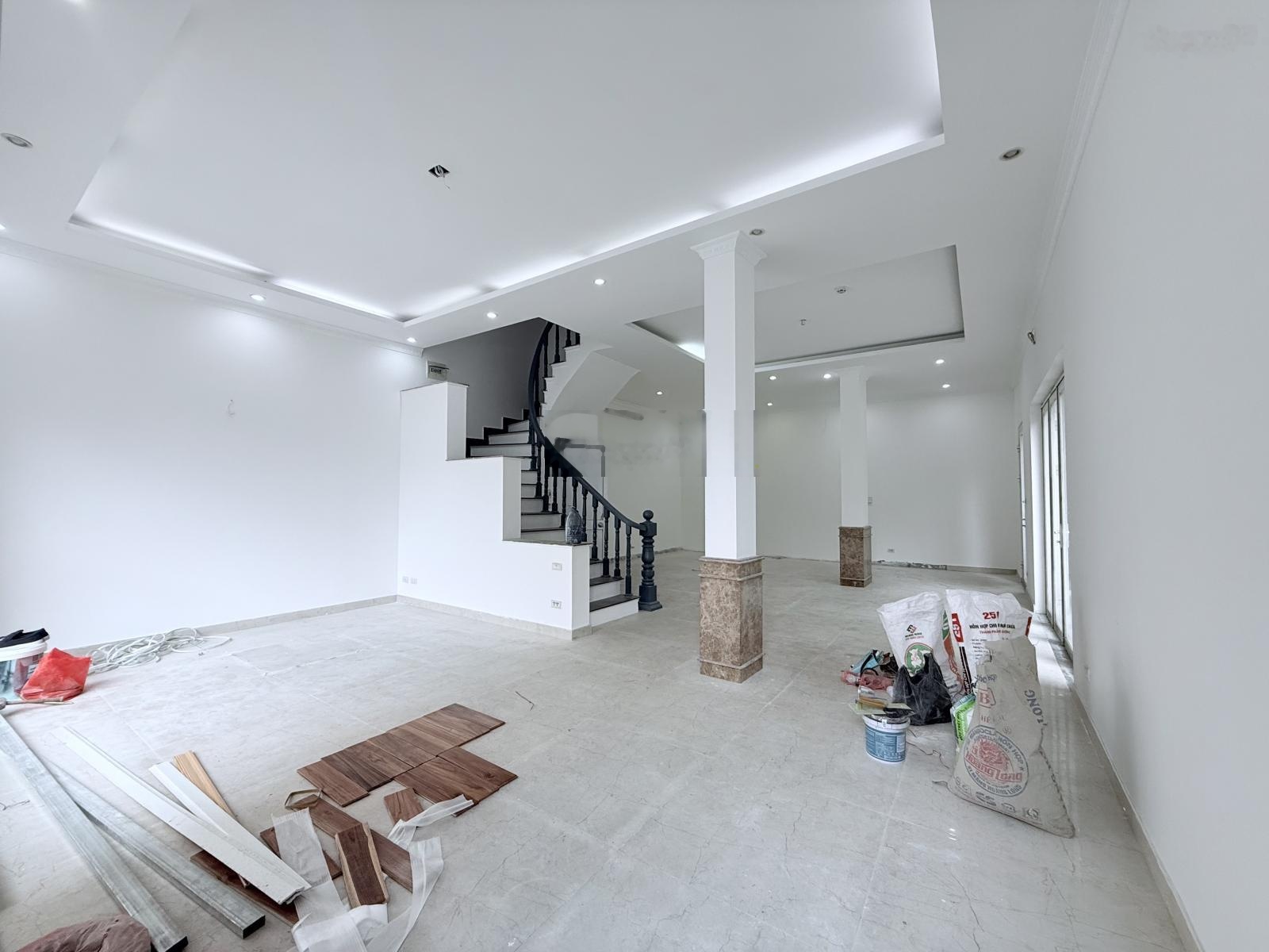 Cho thuê nhà Phạm Hùng, BX Mỹ Đình, 140m2, 4 tầng, MT 8.8m, nhà đẹp, 45Tr