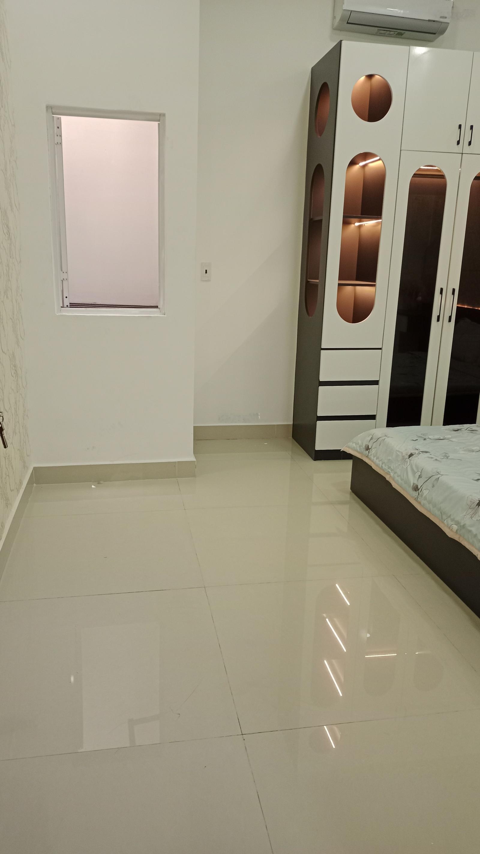 Nhà Mới, Xe Hơi Đậu Cửa, 2 Tầng, Ngang 4M, gần Hồ Bơi Gò Vấp