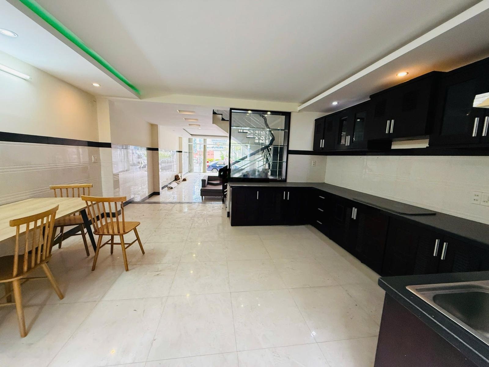 Nhà 4 tầng mặt tiền điện biên phủ, đối diện trường cao đẳng du lịch, giá 13,3 tỷ