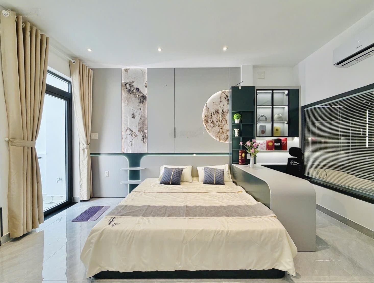 công năng tuyệt hảo- 4 phòng ngủ- có bồn tắm nằm- nở hậu tài lộc- 4 tầng lầu đúc cứng cáp