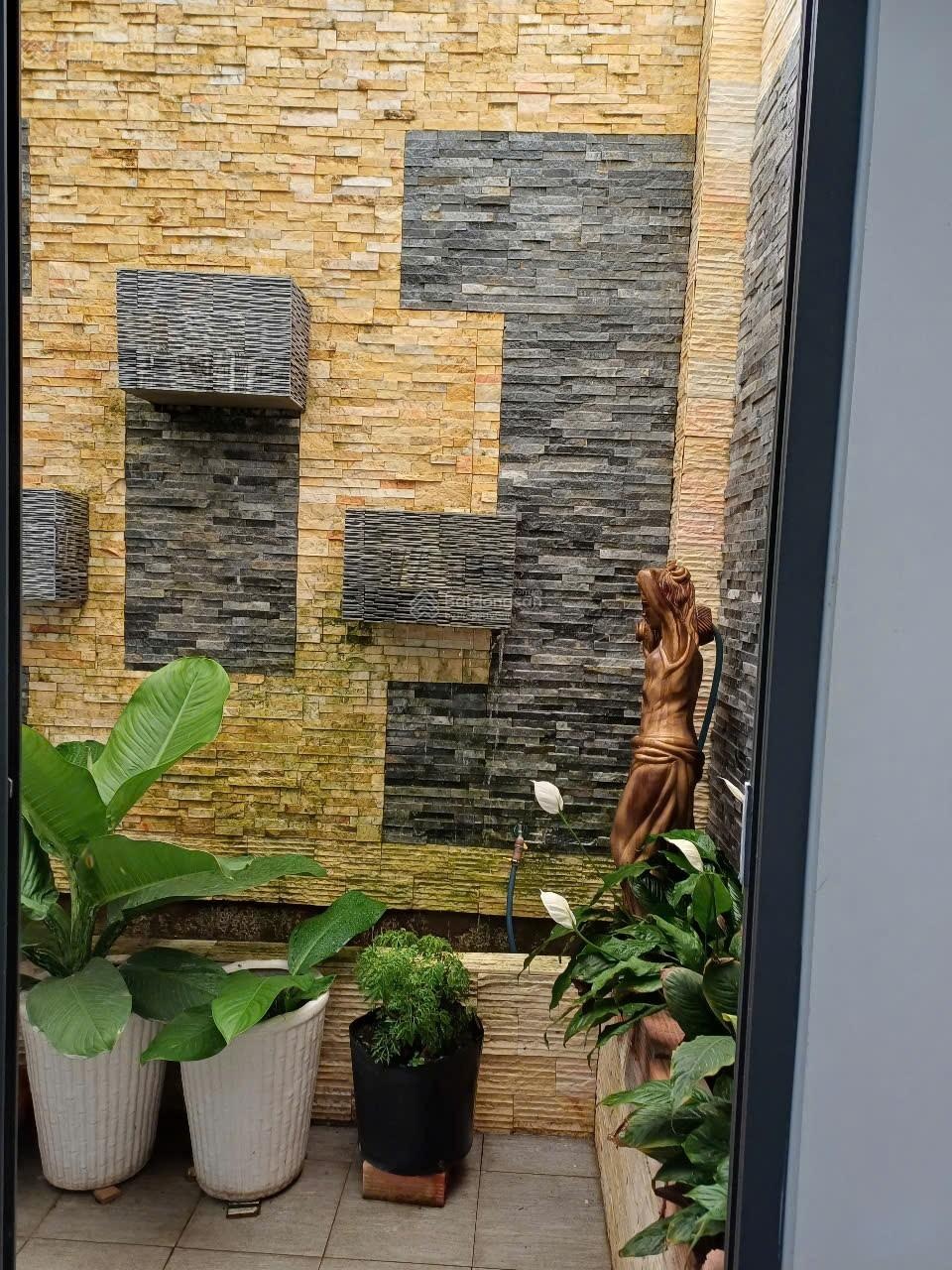 Chính chủ cần bán nhà 3 lầu xây dạng cổ điển (như hình) ở khu đô thị 5 Sao 1