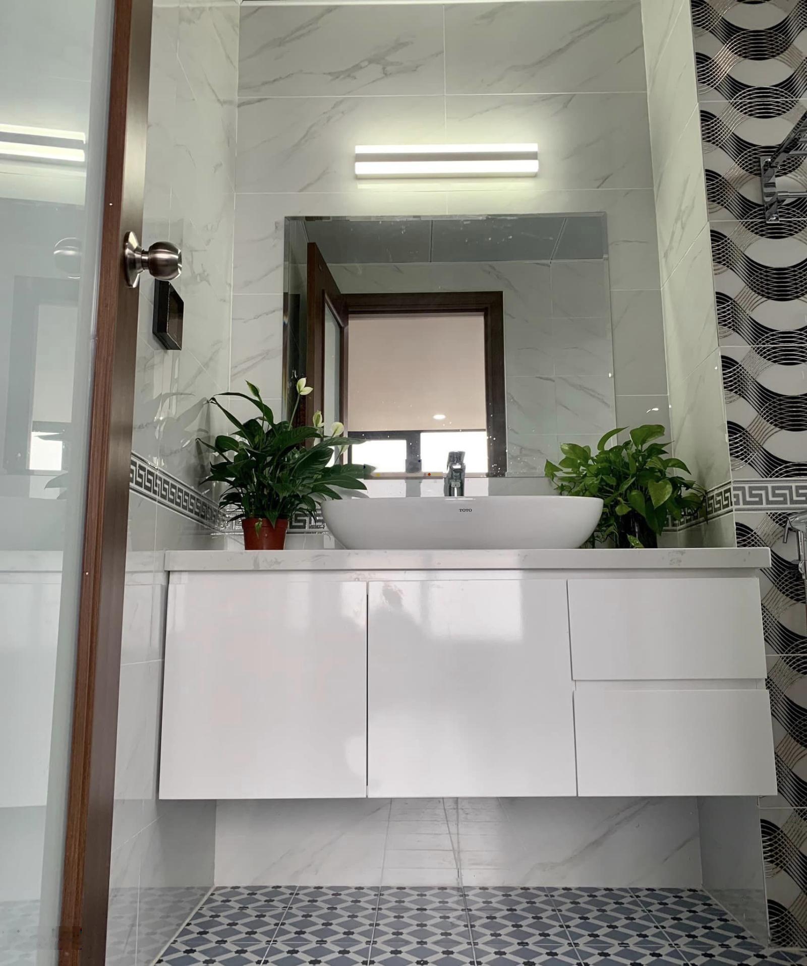 O947105567 bán căn 2 ngủ, 2 vệ sinh ở Trần Quý Kiên, Dịch Vọng, Cầu Giấy: 65m2 - nội thất đẹp